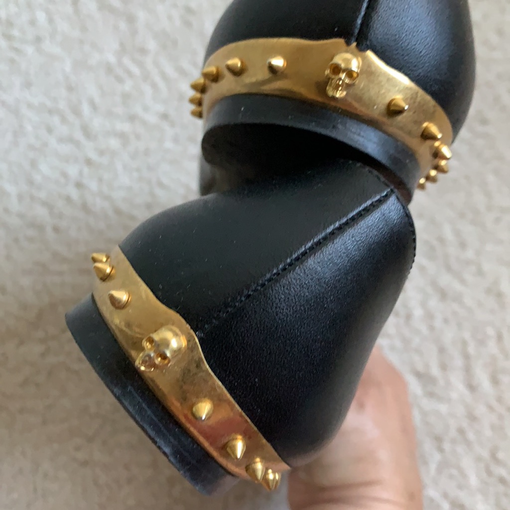 Alexandar Mcqueen Black Flsts With Gold Skills And Spikes